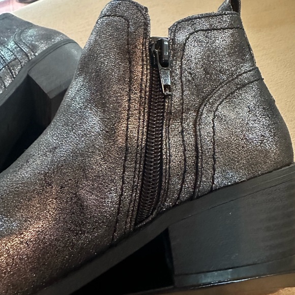 G by GUESS METALLIC PEWTER BOOTIES - Picture 6 of 14